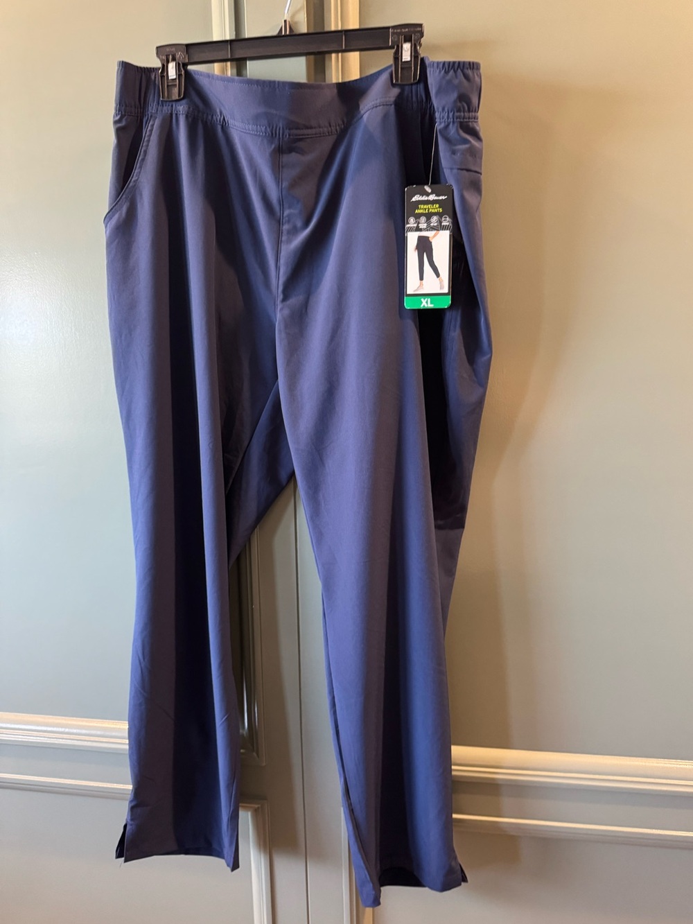 NWT Eddie Bauer Navy Traveler Ankle Pants - XL